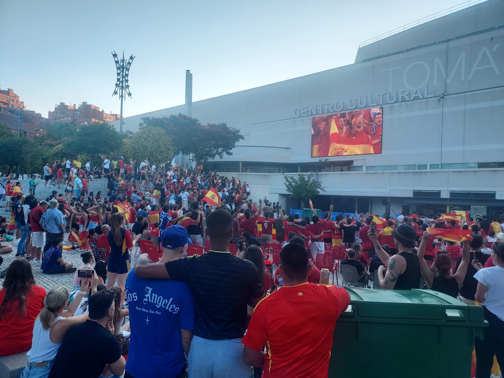 Fuenlabrada ya vivió la semifinal de la Eurocopa en pantalla gigante junto al Tomás y Valiente