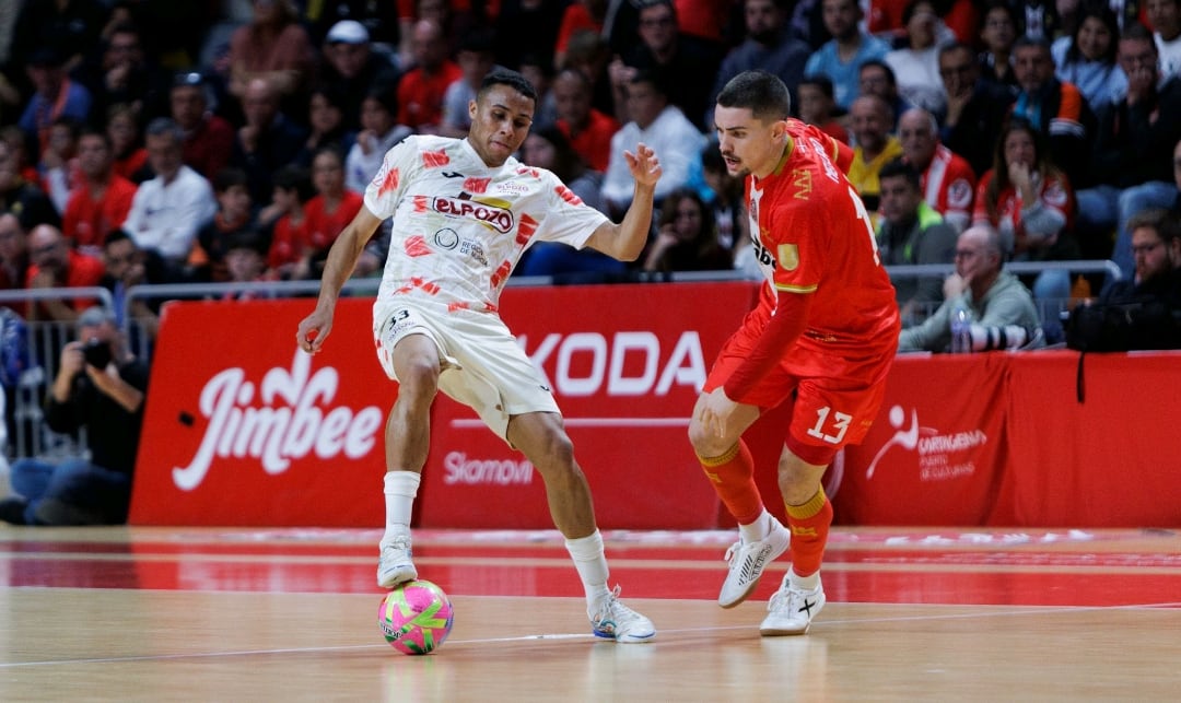 Imagen del partido entre ElPozo Murcia y el Jimbee Cartagena en el Palacio de los Deportes de Cartagena