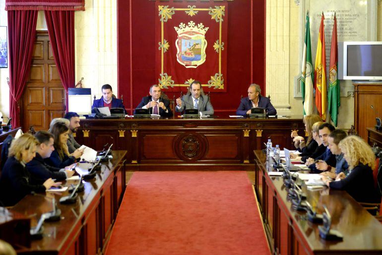 Primera sesión de la comisión de investigación de Limasa con el portavoz de Ciudadanos, Juan Cassà, en la presidencia