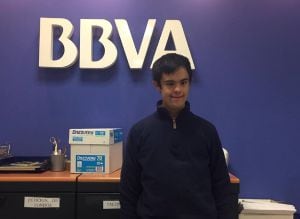 Borja inciia su formación laboral en una sucursal bancaria de la capital palentina