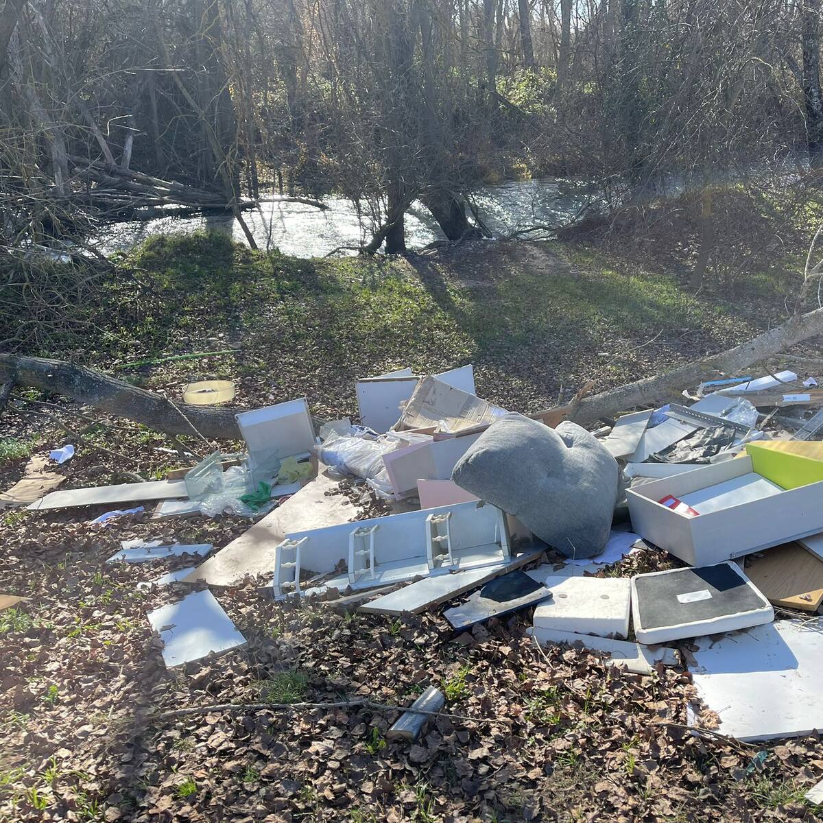 Vecinos por Algete denuncia el estado ruinoso de las fincas municipales junto al río Jarama