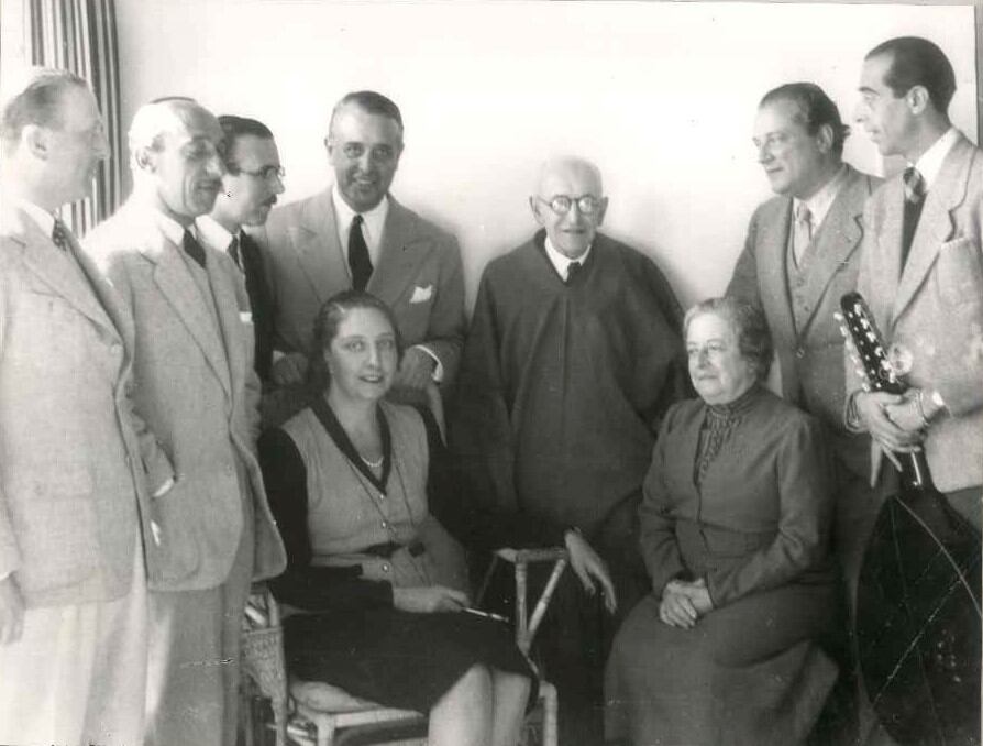 Manuel de Falla en Argentina con Rafael Alberti junto familiares y amigos. Foto José Pujía. AHM de Cádiz