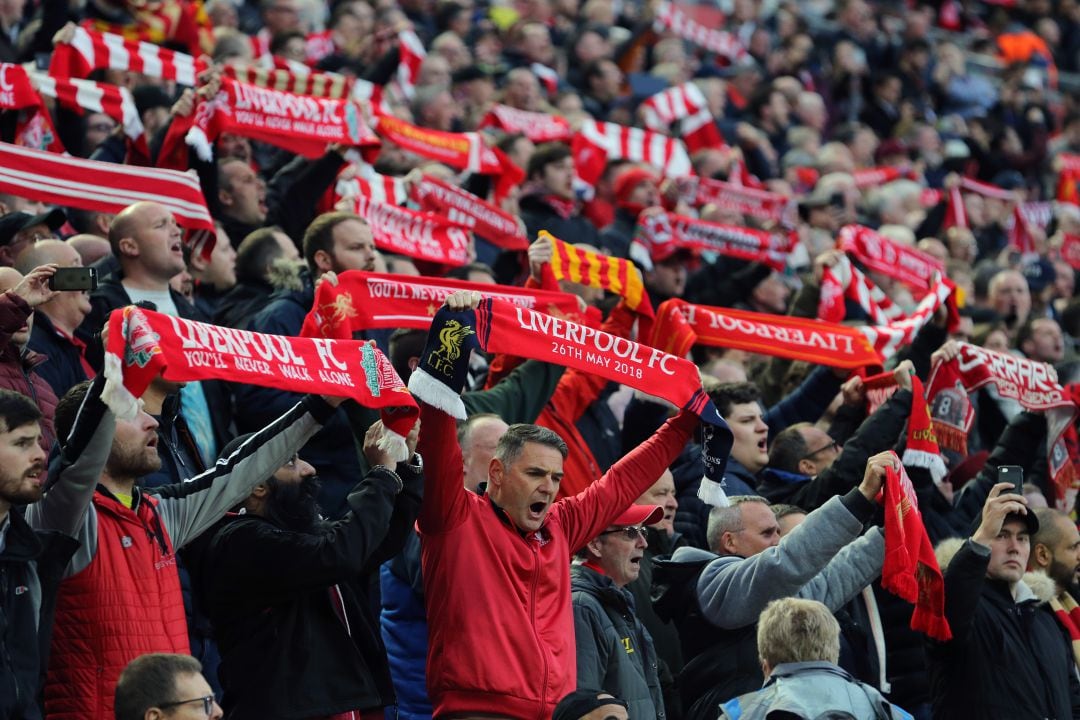 Aficionados del Liverpool durante la semifinal de Champions ante el Barcelona