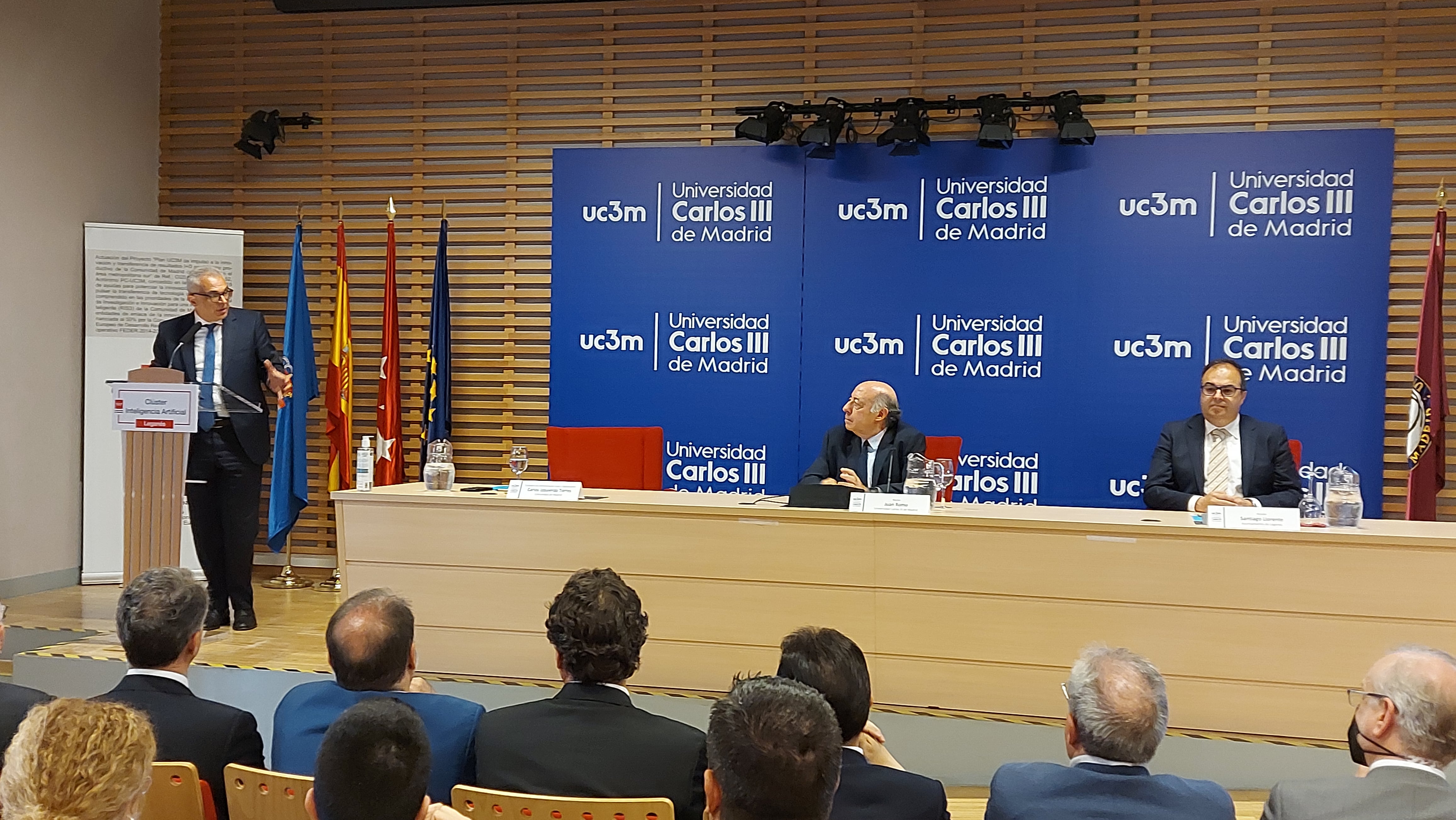 El consejero madrileño de Digitalización durante la firma del acuerdo en la UC3M