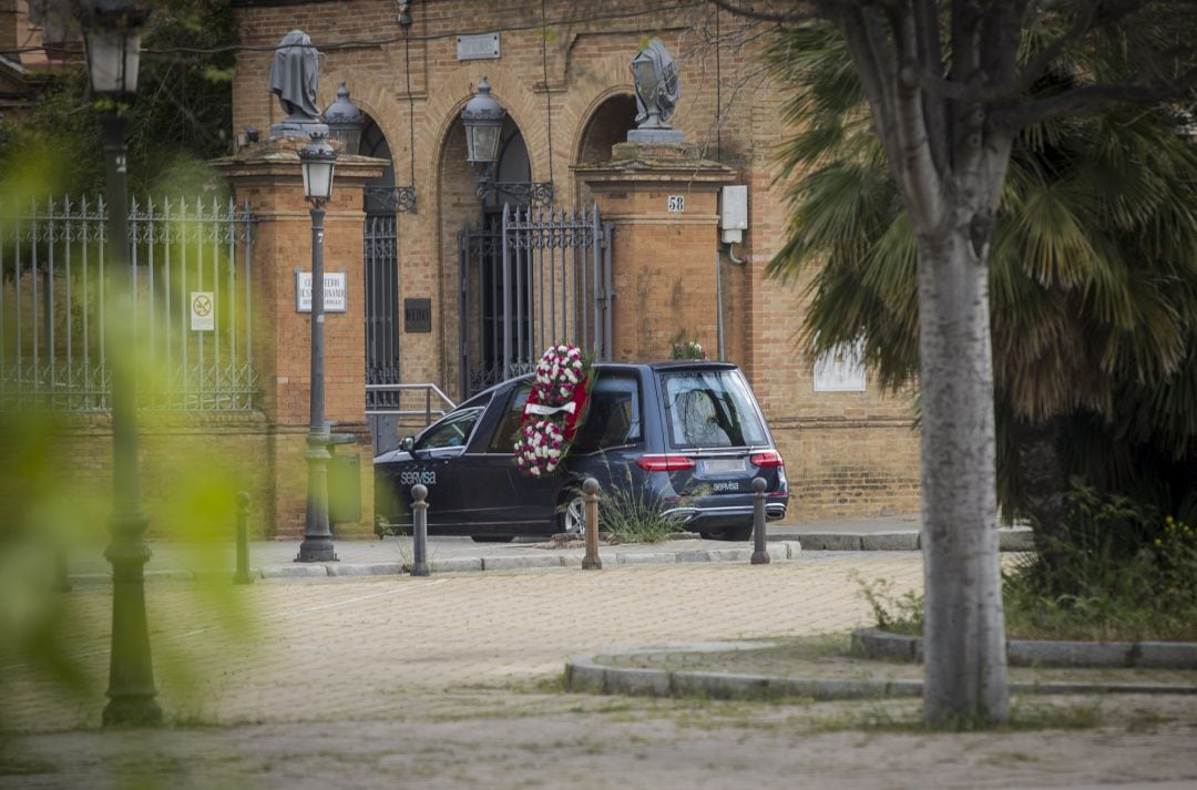 Imágenes del cementerio de Sevilla durante el estado de alarma por coronavirus.