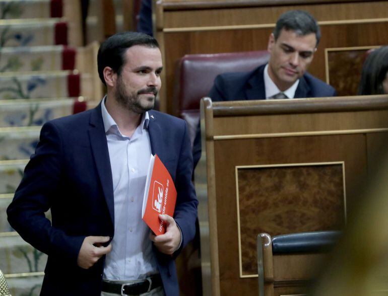 El coordinador federal de IU, Alberto Garzón antes de intervenir en el debate de la moción de censura.