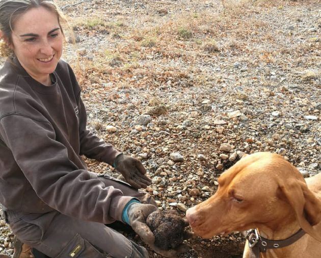 Raquel Martínez, truficultora y profesora en Vera de Moncayo