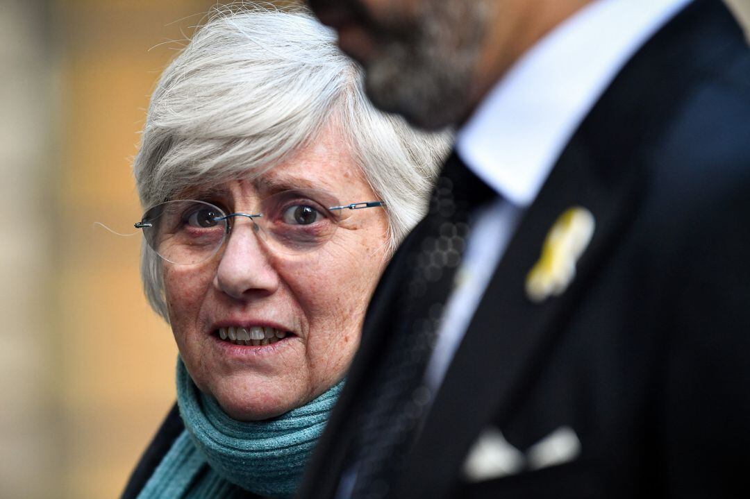 Clara Ponsati and her lawyer Aamer Anwar arrive at the Sheriff Court 