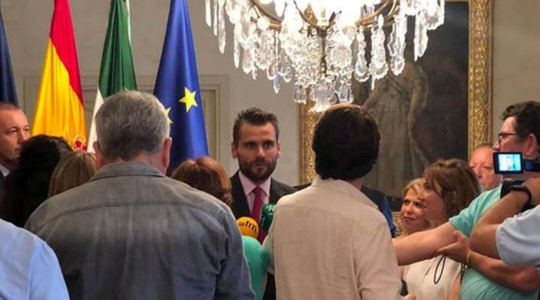 Rafael Mateos, atendiendo a los medios en el Ayuntamiento durante su presentación como Gran Visir