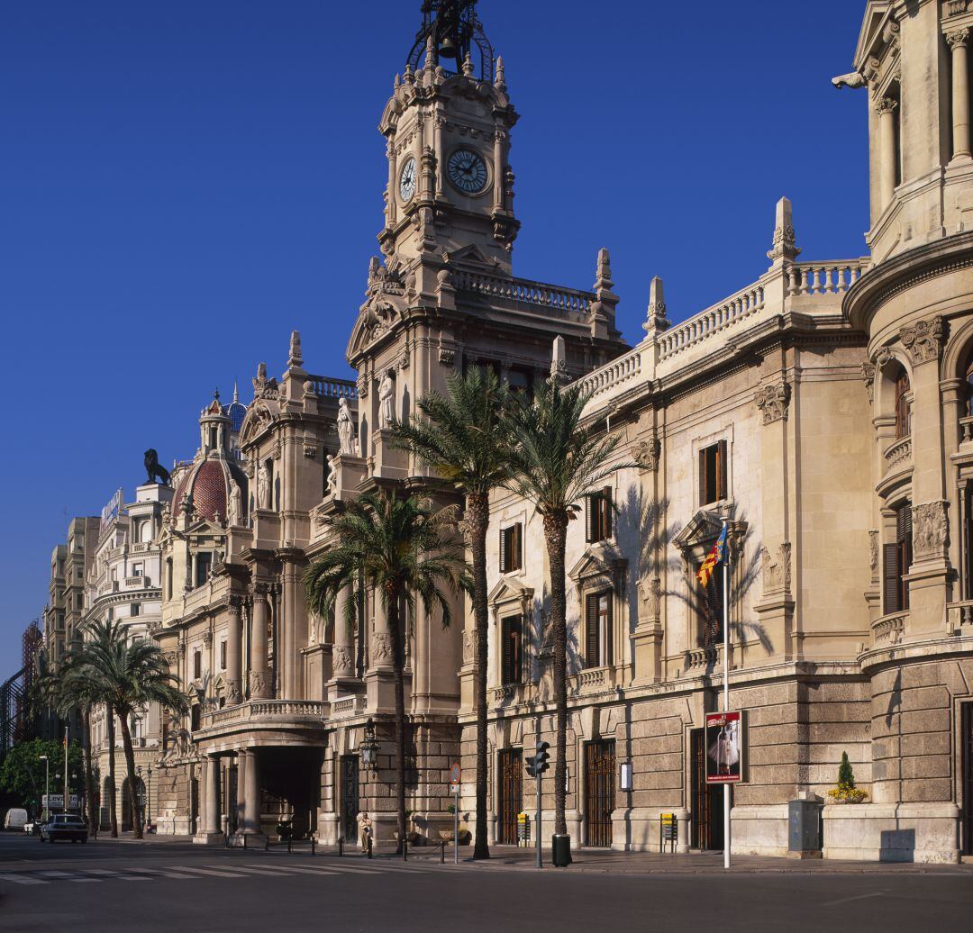 El Ayuntamiento de València fue una de las primeras instituciones en reincorporar el valenciano tras la dictadura.