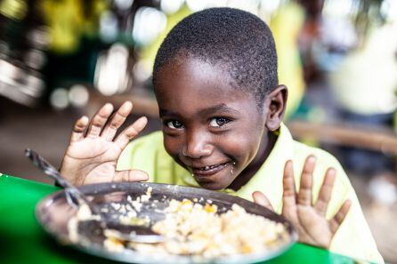 Uno de los niños de Twashukuru Eco-School en la isla de Lamu, Kenya.