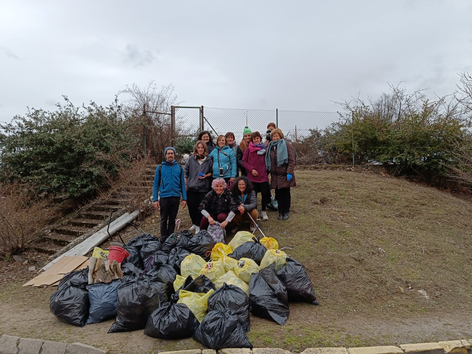 Recogen 32 bolsas de basura en el entorno del Centro Antonio Machado de Segovia