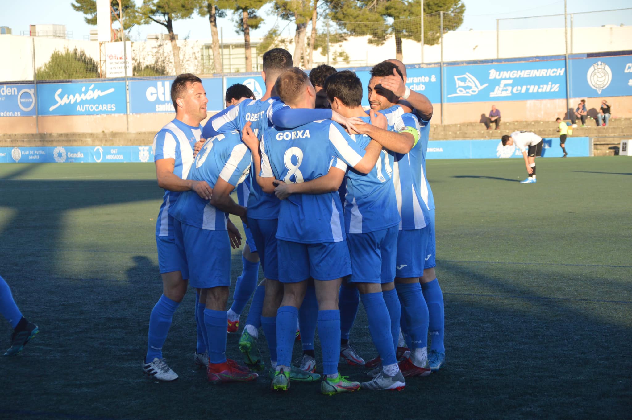 Los jugadores celebran uno de los goles