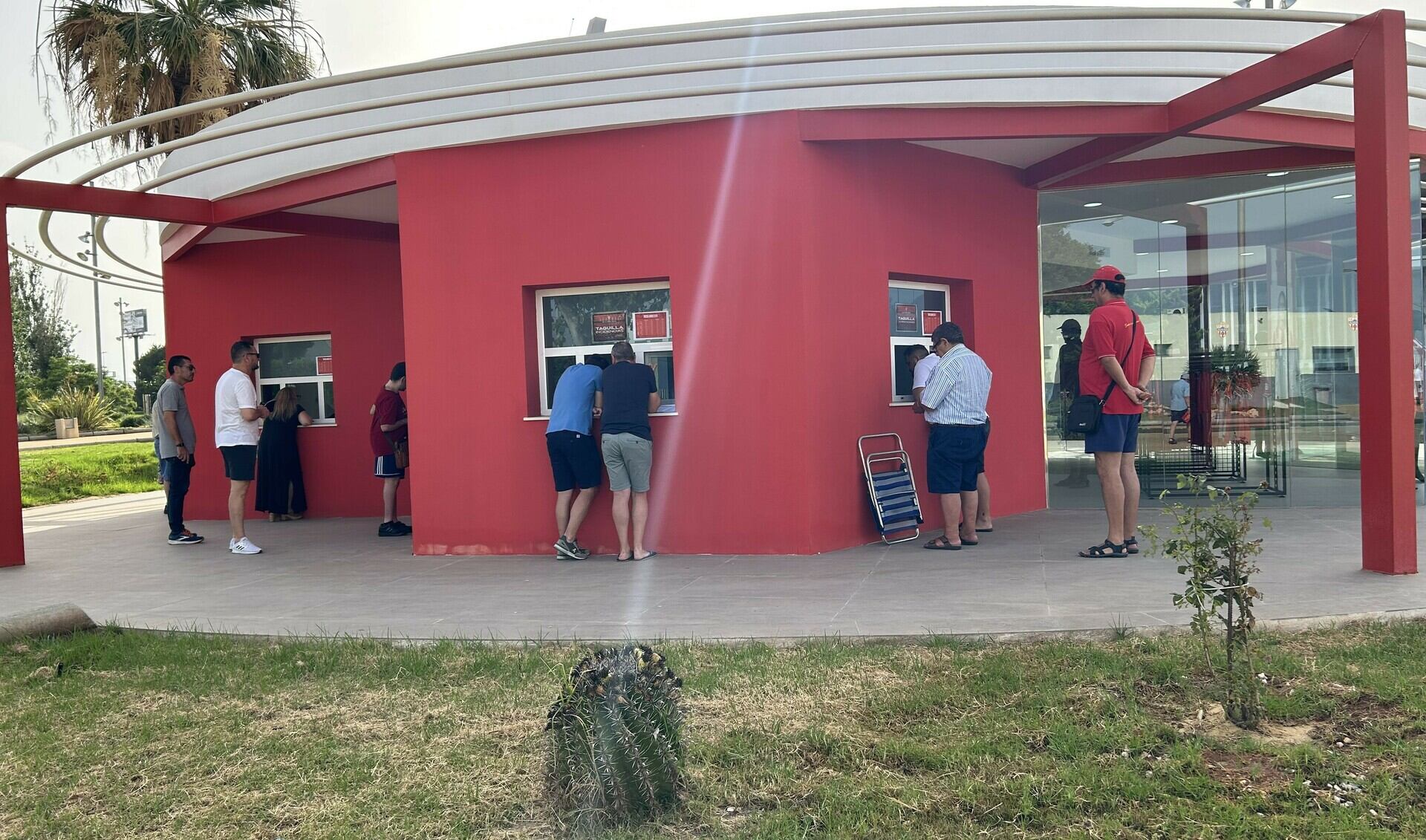 Este martes se despacharán abonos en las taquillas del Almería.