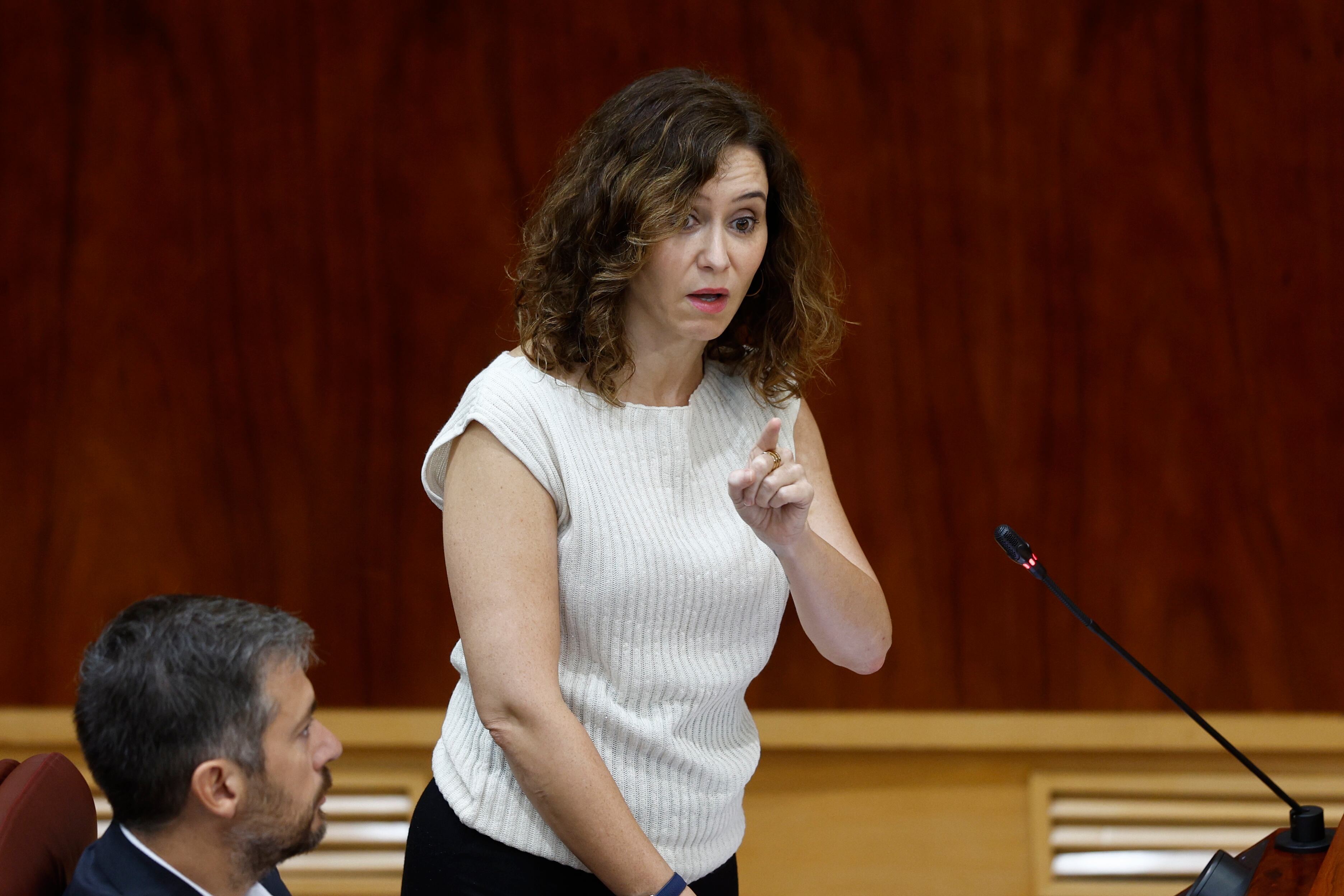 La presidenta de la Comunidad de Madrid, Isabel Díaz-Ayuso, durante el pleno de la Asamblea de Madrid de este jueves. EFE/Rodrigo Jiménez