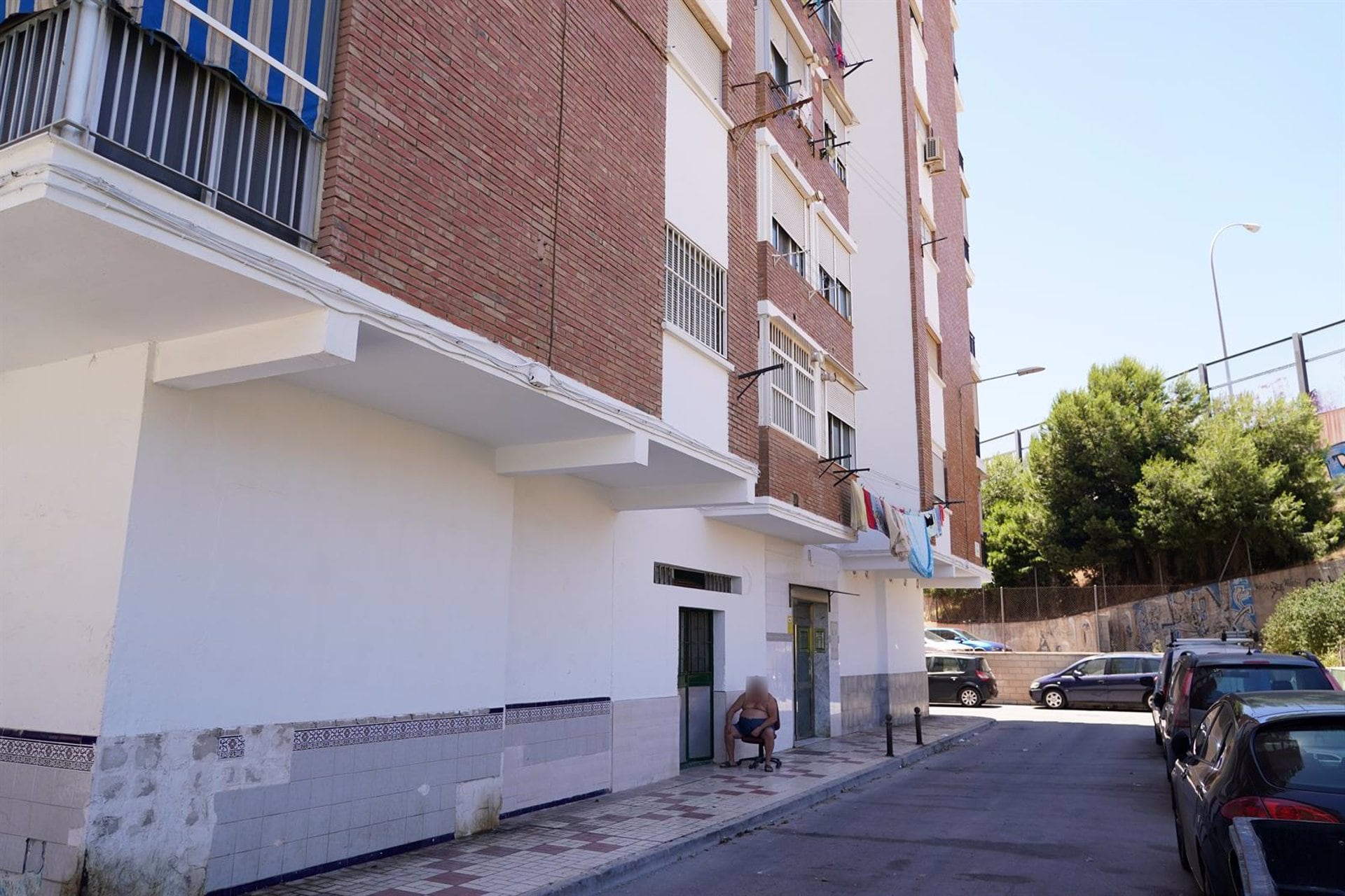 Imágenes del edificio donde se ha producido la intervención de la Guardia Civil contra el yihadismo en Málaga