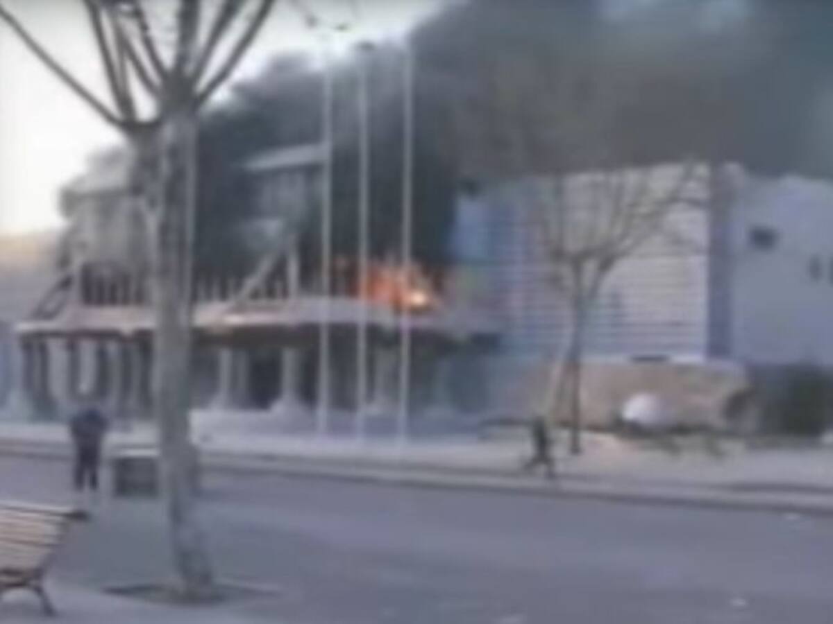 “La unidad móvil de Radio Cartagena se vio envuelta en un fuego cruzado”