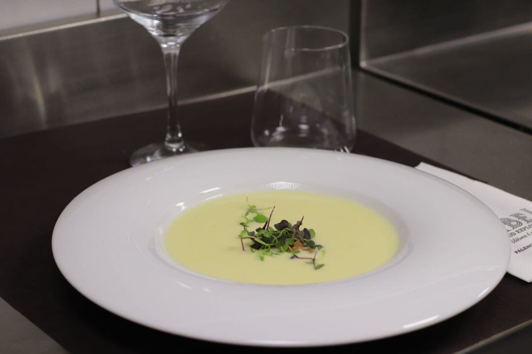 Crema de puerro con brandada de bacalao