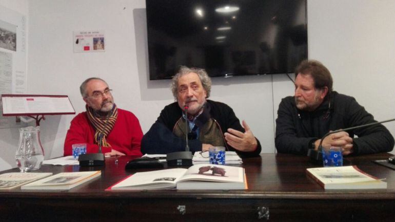 Antonio Pérez Girón, Pepe Chamizo y el presidente del Foro por la Memoria Andrés Rebolledo.