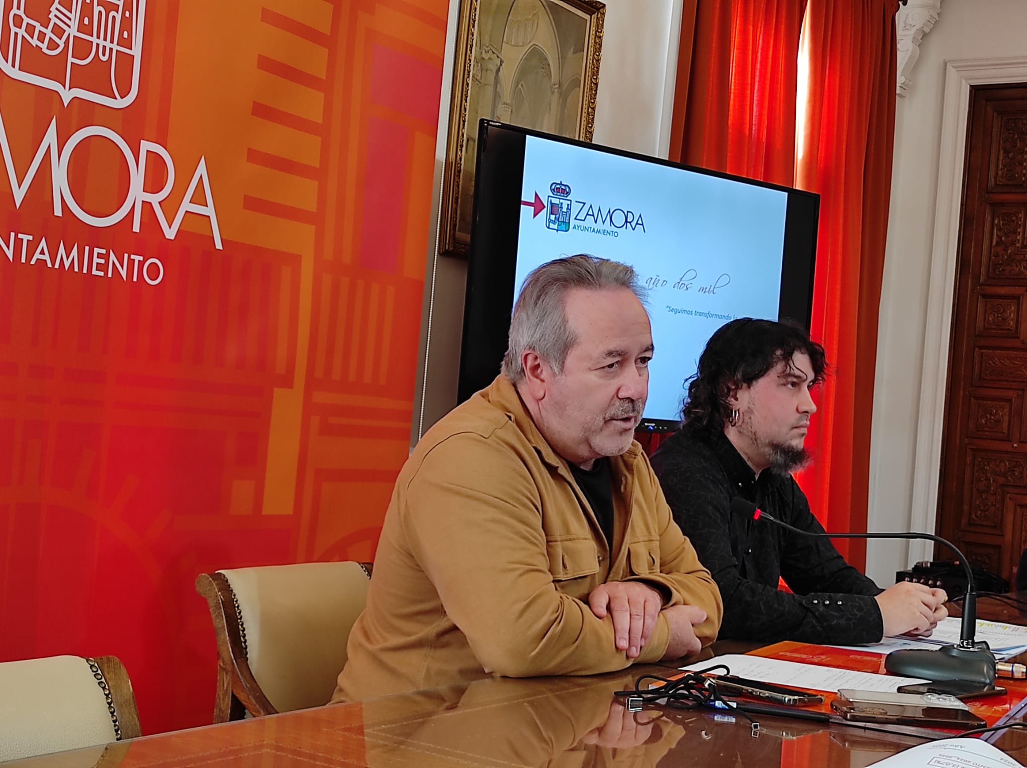 Francisco Guarido y Diego Bernardo durante la presentación del presupesto de 2025