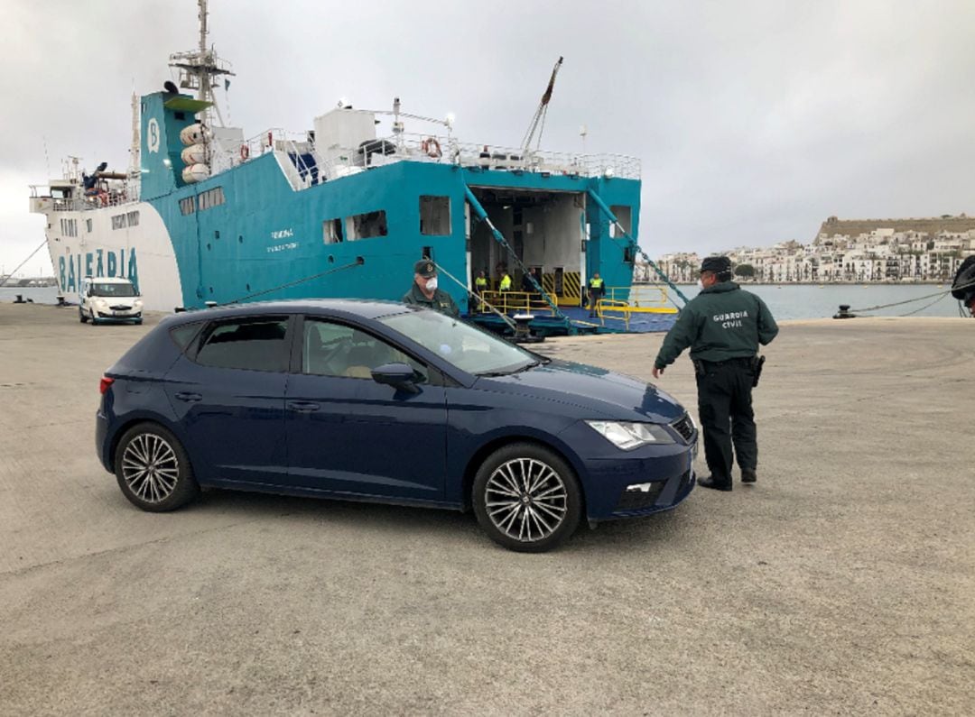 Control de la Guardia Civil en el puerto.