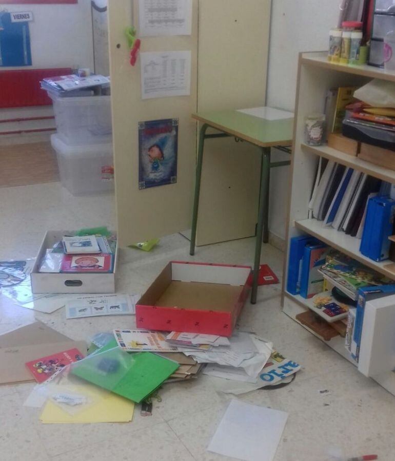 Las dependencias del colegio han sido revueltas y la alarma desactivada