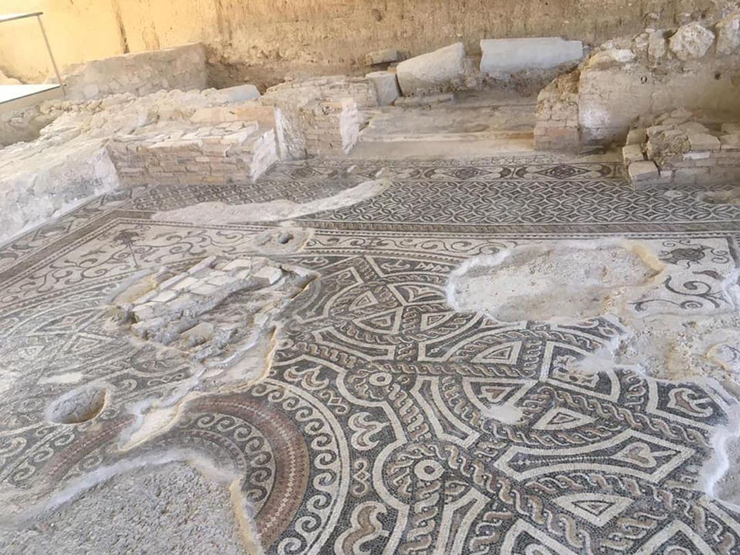 Mosaicos descubiertos en la Villa Romana de Salar (Granada)