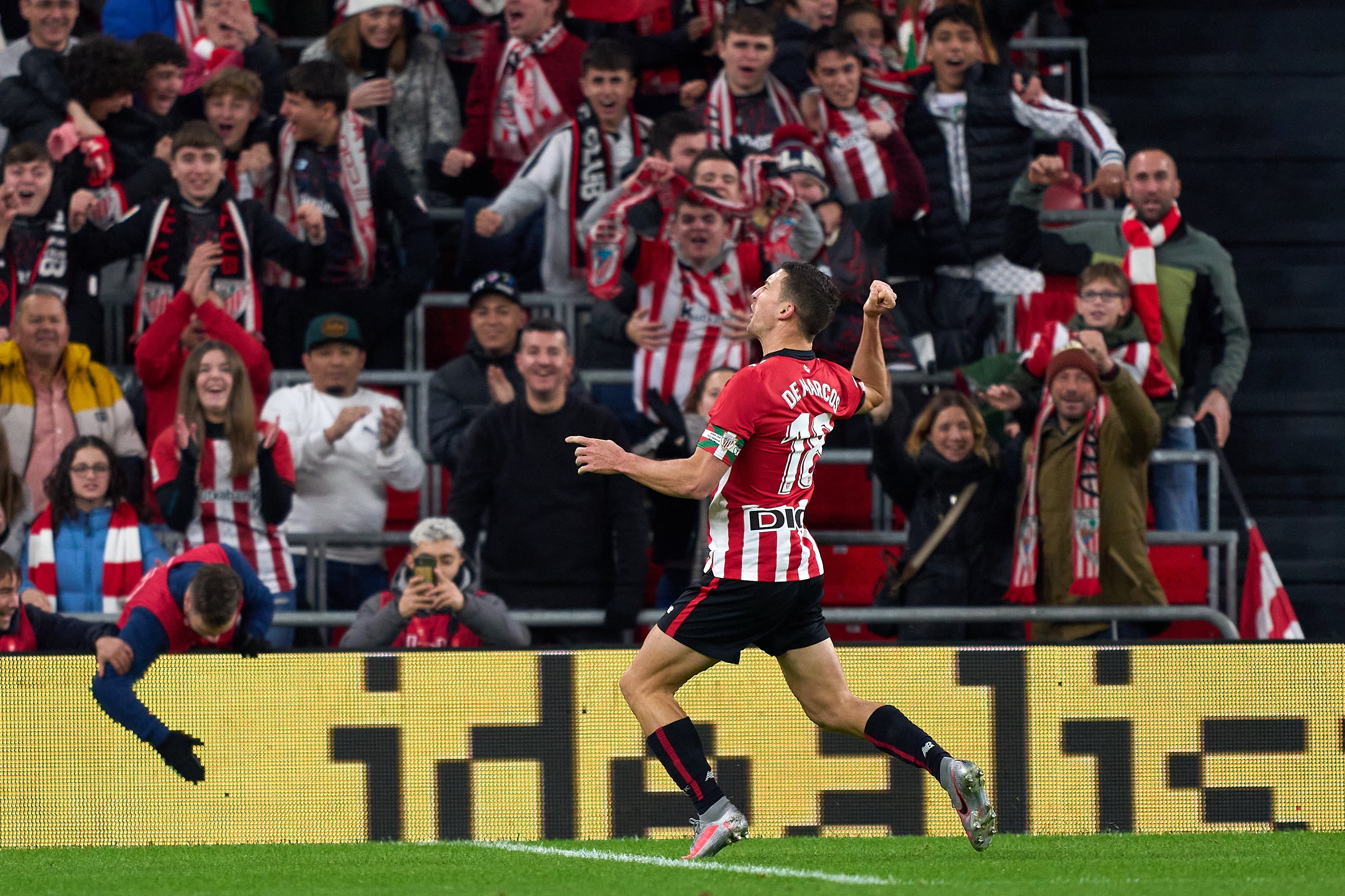 De Marcos celebra su gol, que ha dado el pase a cuartos de final de la Copa al Athletic