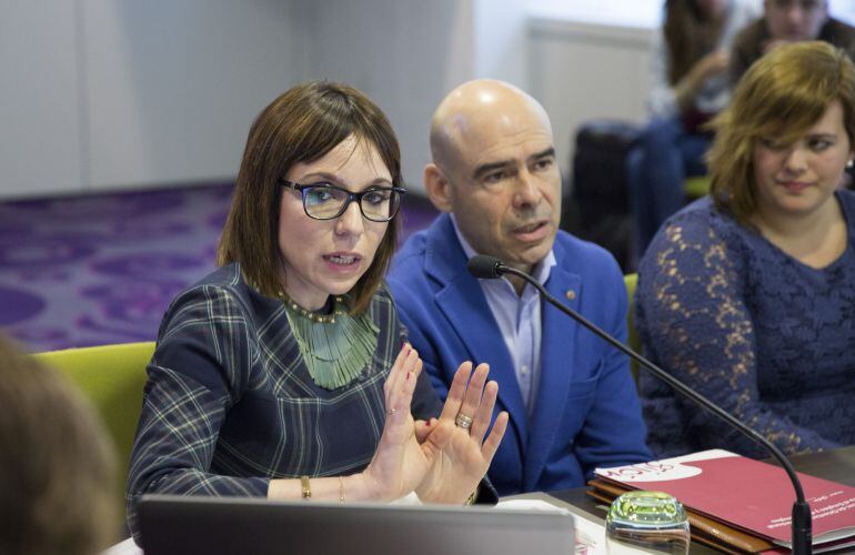 Laura González y Joaquín Miranda, representantes del proyecto de Garantía Juvenil en Gijón