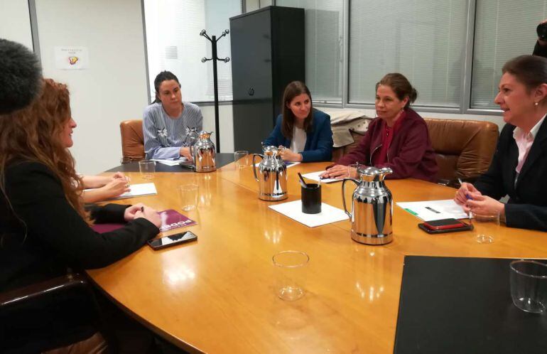 Reunión entre la Junta de Extremadura y Podemos Extremadura