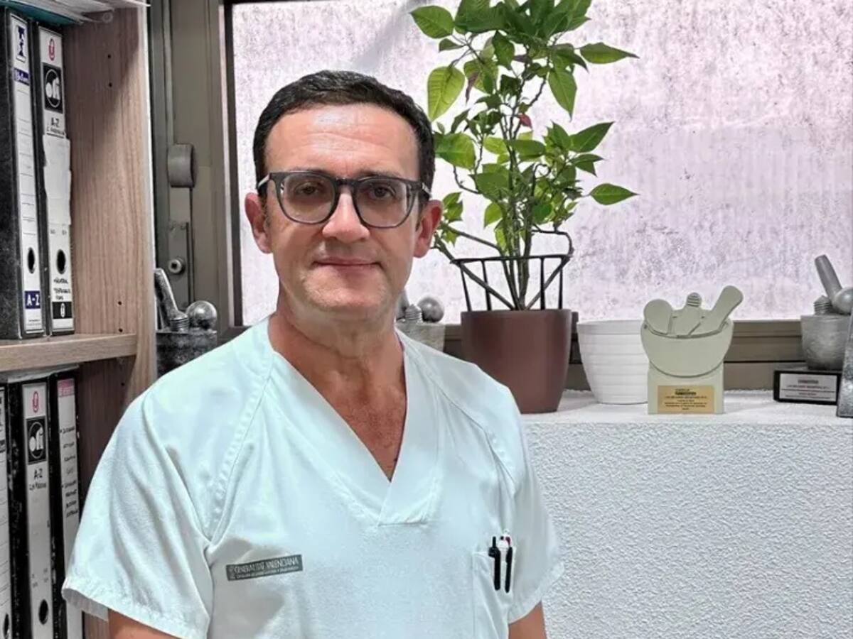 Andrés Navarro sustituye a Carlos Gosálbez al frente del Hospital General de Elche