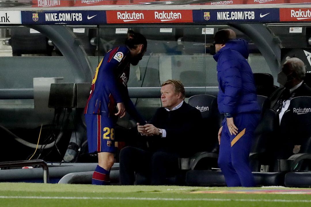 Koeman, en el banquillo del FC Barcelona