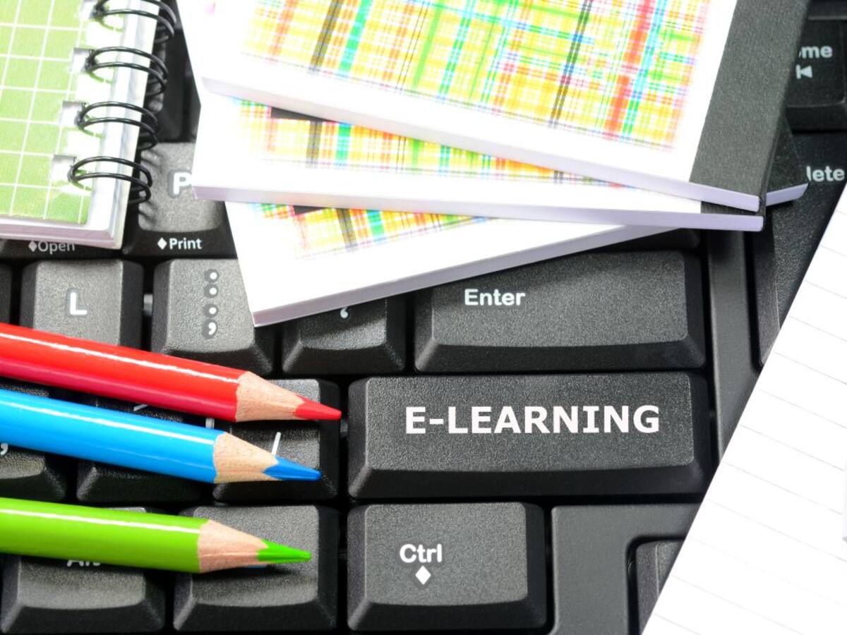 La puesta en marcha de las plataformas digitales para seguir el curso a distancia avanza con normalidad