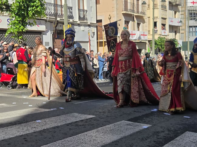 Nacho López con su familia, representando al capitán moro de la Filà Marrakesch
