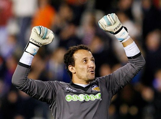 César Sánchez con la equipación del Valencia C.F.