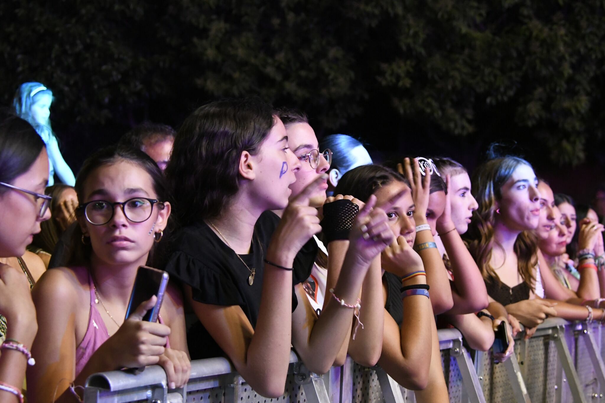 Asistentes en la primera fila
