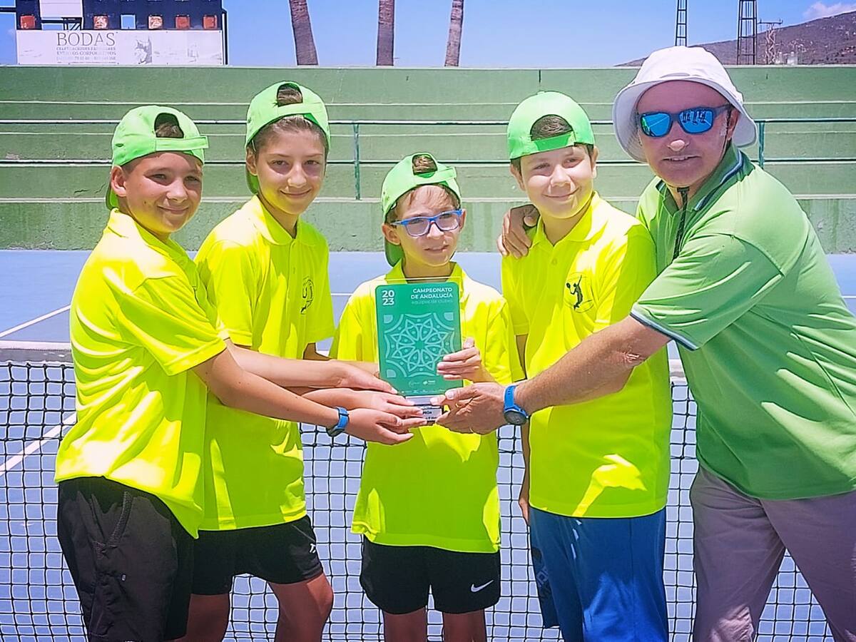 El Club de Tenis Aguadulce se proclama campeón de Andalucía