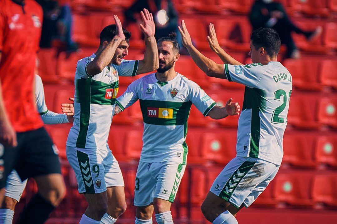 Lucas Boyé celebra su gol con Guido Carrillo y Cifu