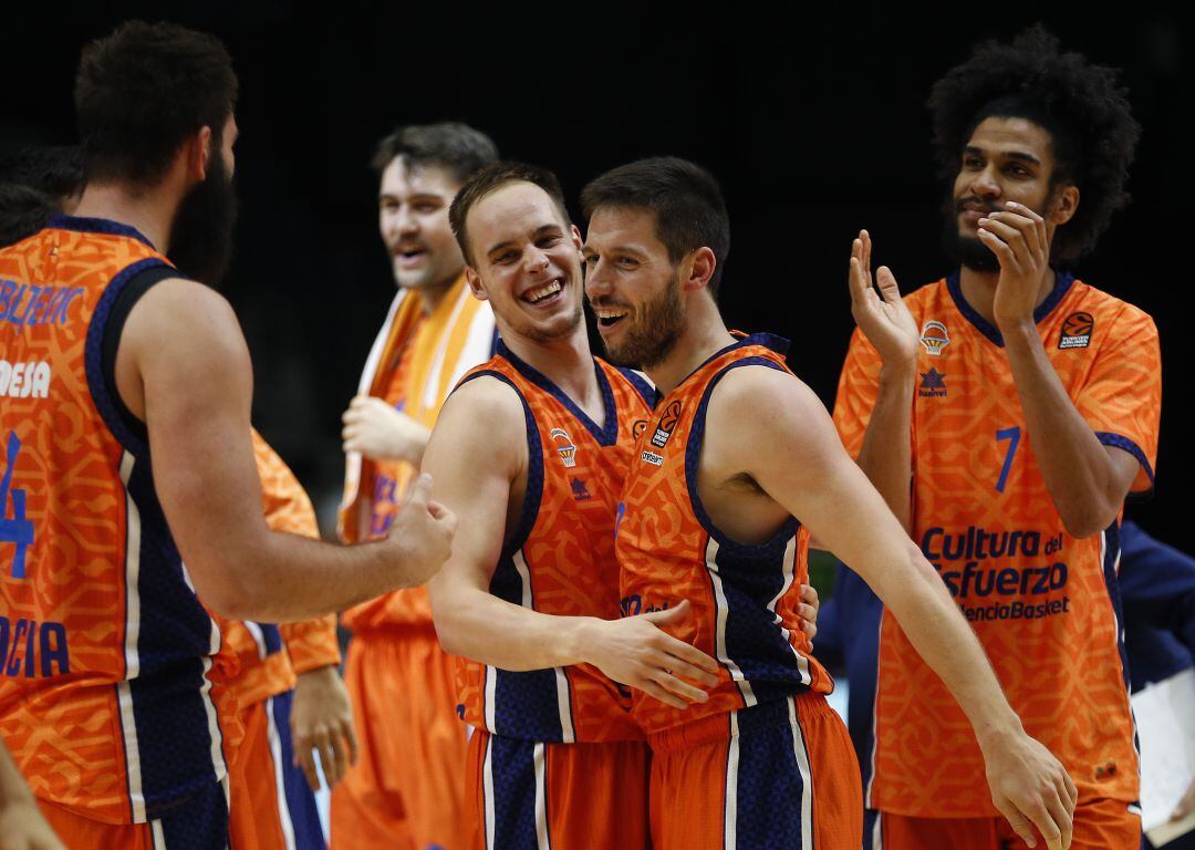 Van Rossom celebra la canasta de la victoria frente al Maccabi.