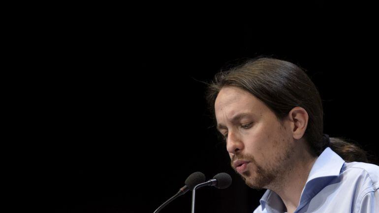 Spain's anti-austerity party Podemos leader Pablo Iglesias speaks during a press conference held to present their political program in Madrid on May 5, 2015. AFP PHOTO/ DANI POZO