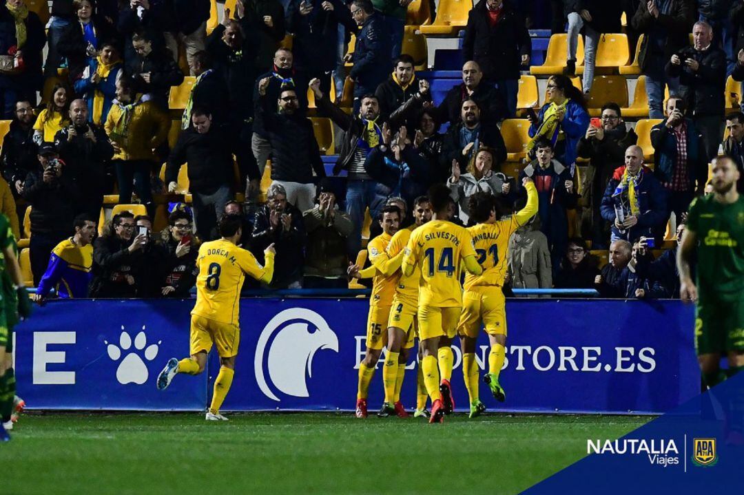 Los jugadores de AD Alcorcón celebrando un gol frente a las Palmas