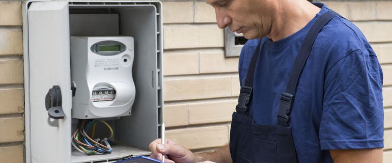 Las manipulaciones de los contadores de luz pueden ocasionar graves problemas, además de los legales.