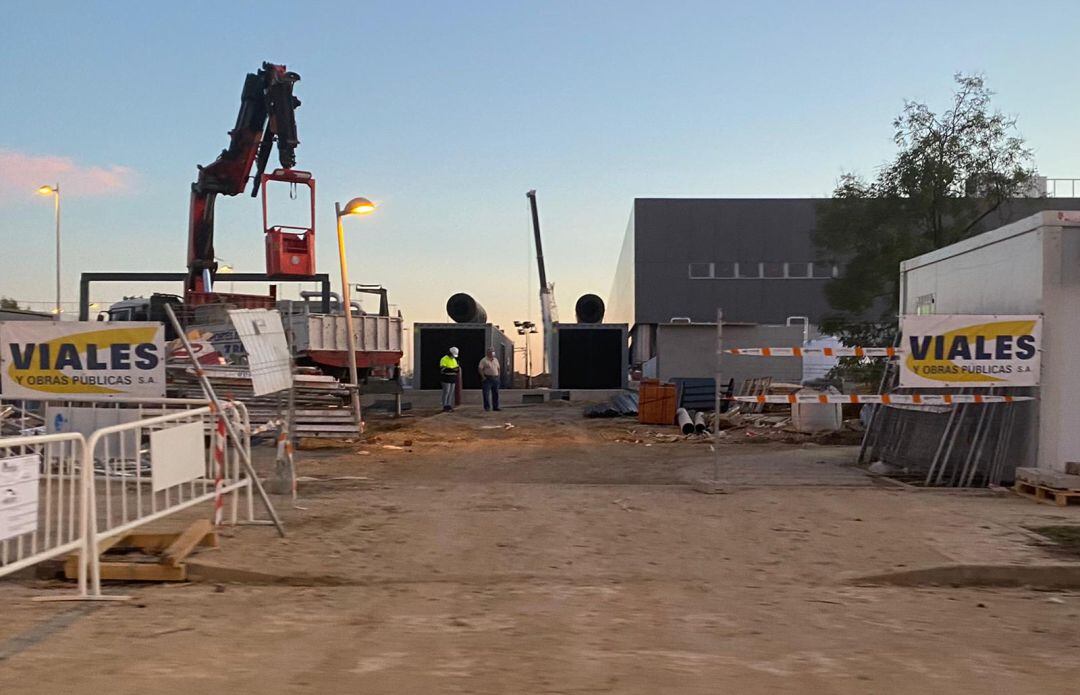 Estado del exterior del Hospital Isabel Zendal de Valdebebas en el mismo día, 31 de octubre, que acababa el plazo para entregar sus obras