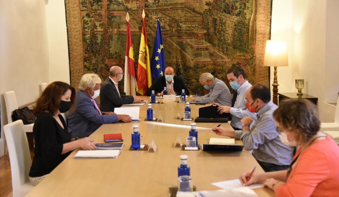 Encuentro con los representantes de los colectivos firmantes