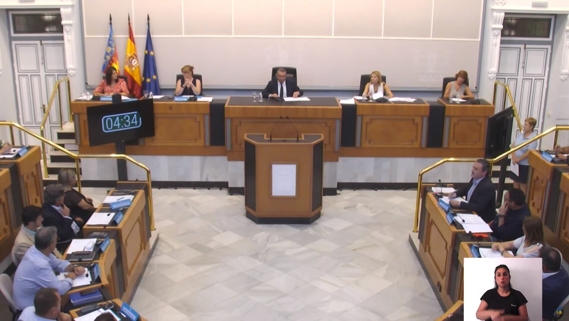 Momento del Pleno extraordinario en la Diputación de Alicante