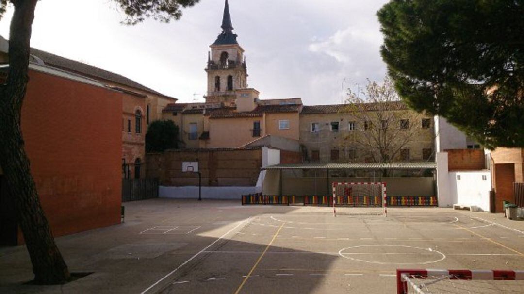 Patio del CEIP Cardenal Cisneros donde se celebrarán las actividades infantiles. 