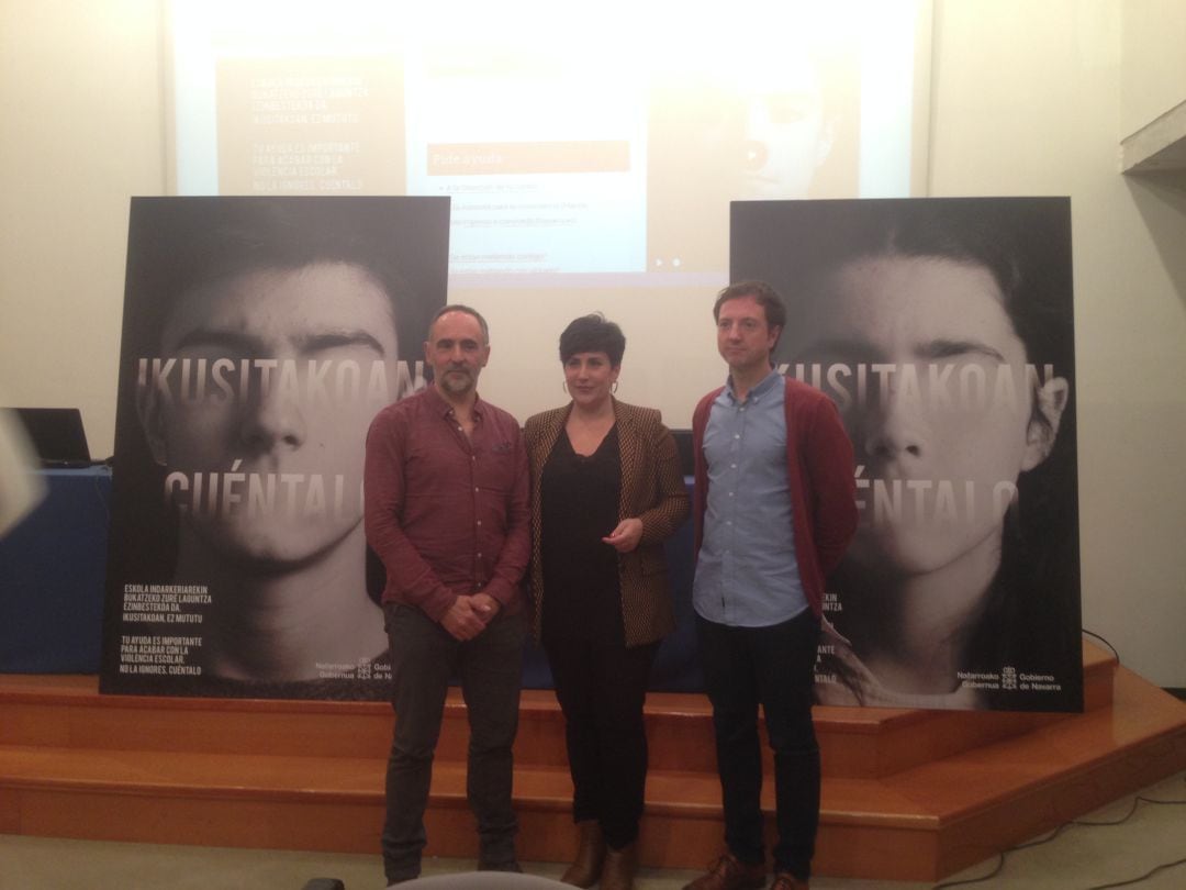 El director general de Educación, Roberto Pérez Elorza, la consejera de Educación, Maria Solana y Director de Servicio de Evaluación, Calidad, Formación, Igualdad y Convivencia, Aitor Lakasta Zubero en la presentación de la campaña