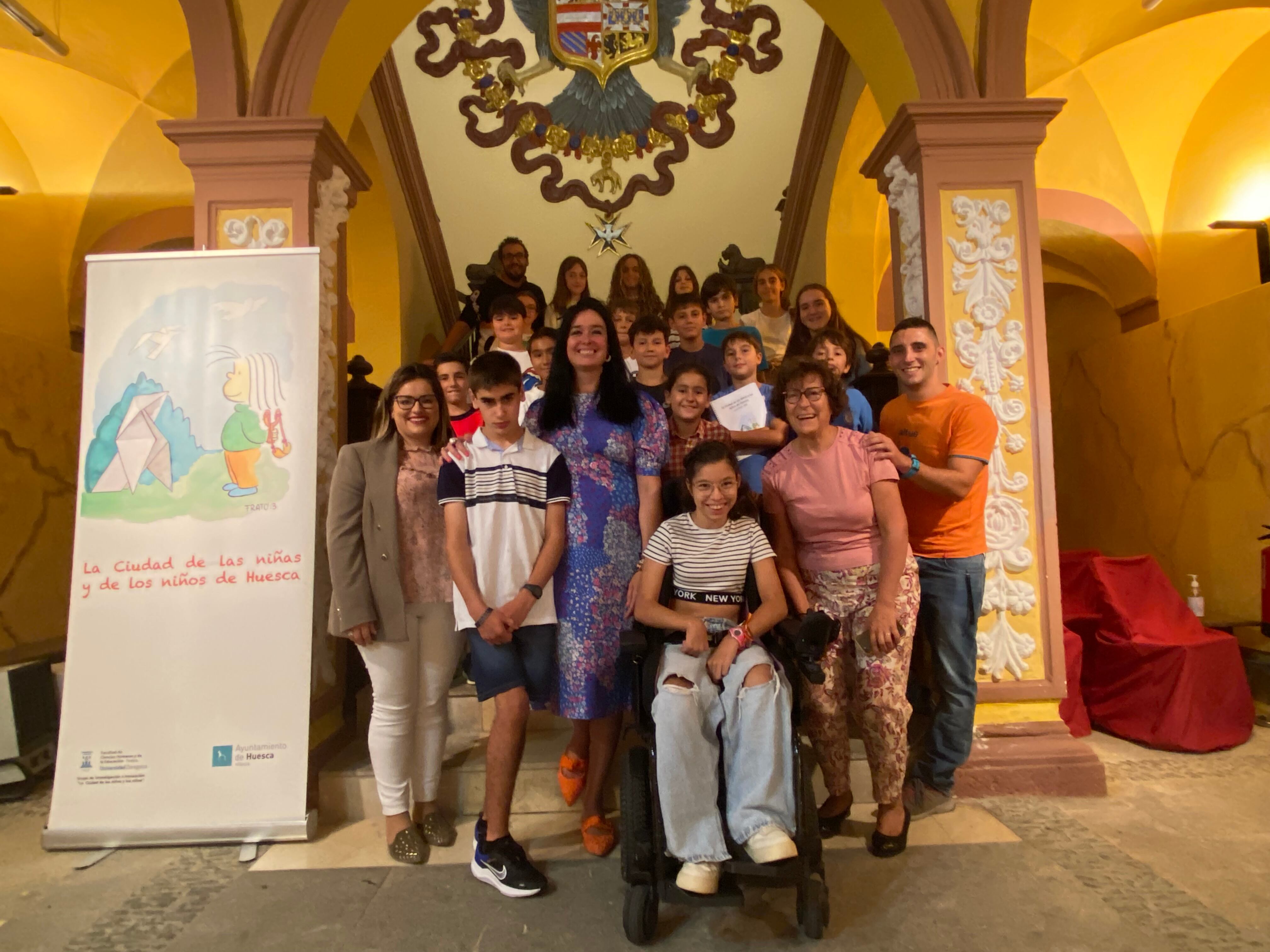 Los componentes del Consejo de la Ciudad de las Niñas y los Niños se han reunido con la alcaldesa de Huesca, Lorena Orduna