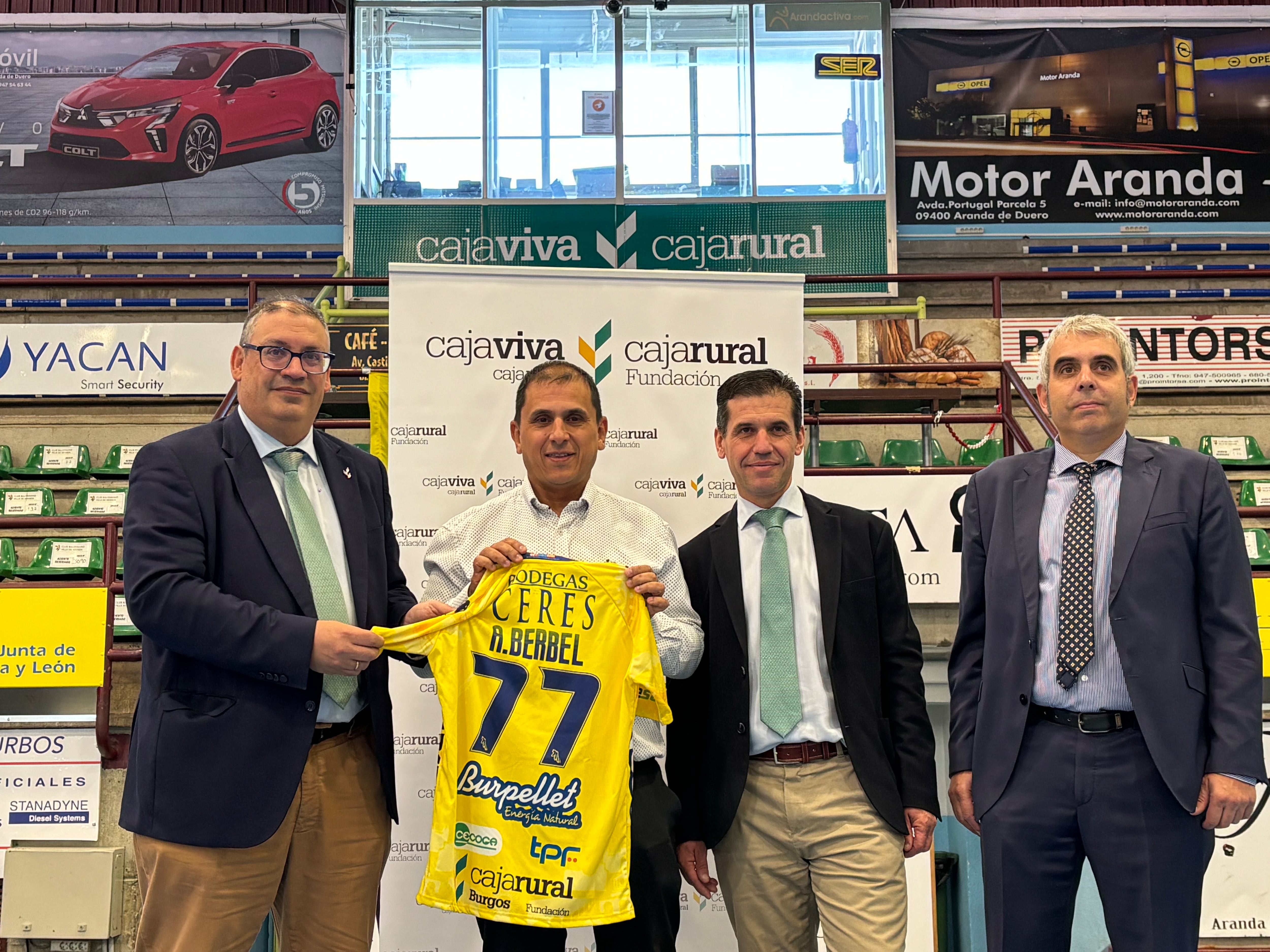 Firma del acuerdo entre Tubos Aranda y Caja Viva Caja Rural