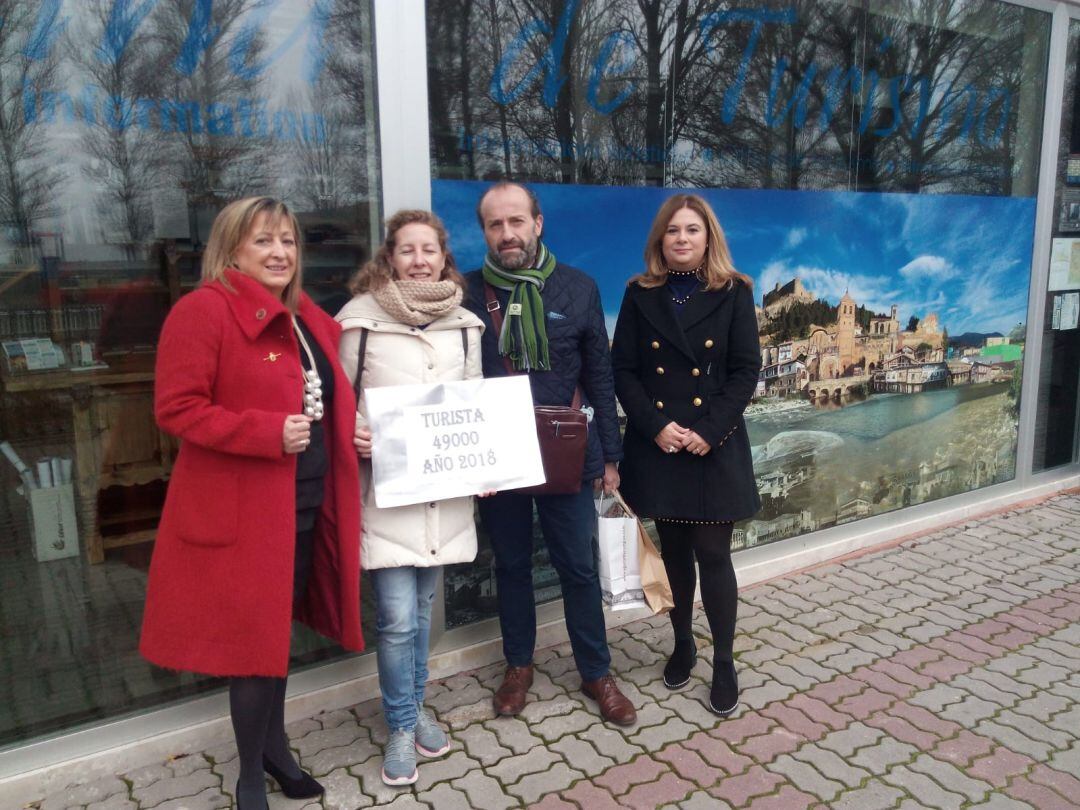 Premio al turista 49.000 en Aguilar de Campoo (Palencia)